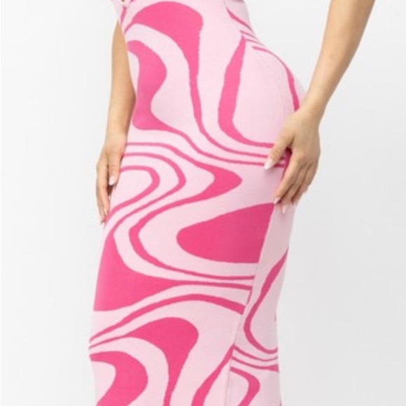 Abstract Dress 💗💗💗 💗 - Picture 6 of 6